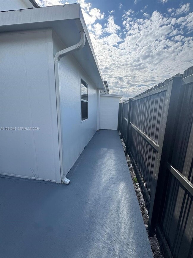 Photo - 16057 SW 53rd Ter Unidad 0