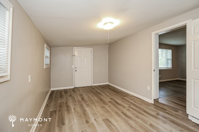 Photo - 260 Lee Dr