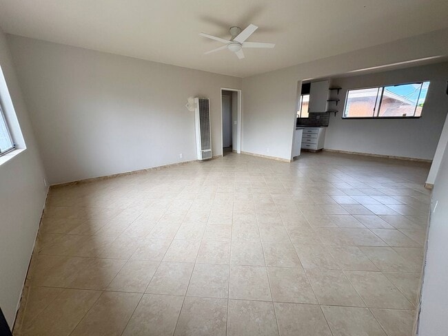 Building Photo - 1951 N Ventura Rd Unit D