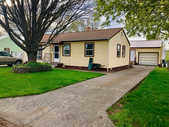 Building Photo - Delightful Sherwood Home!