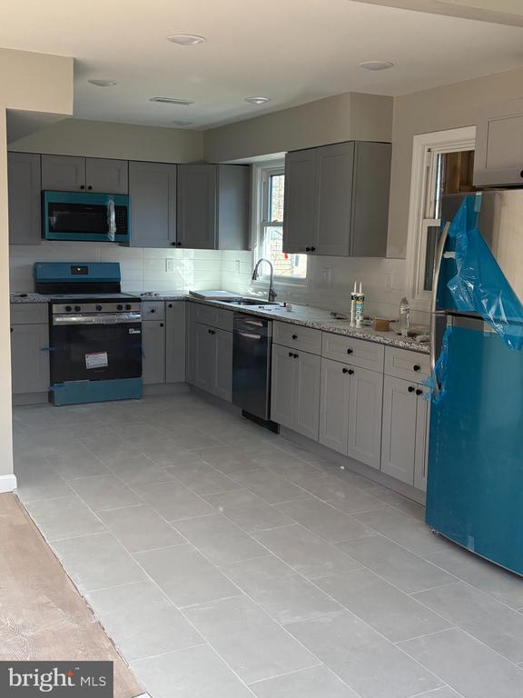 Building Photo - 916 Willow Ln