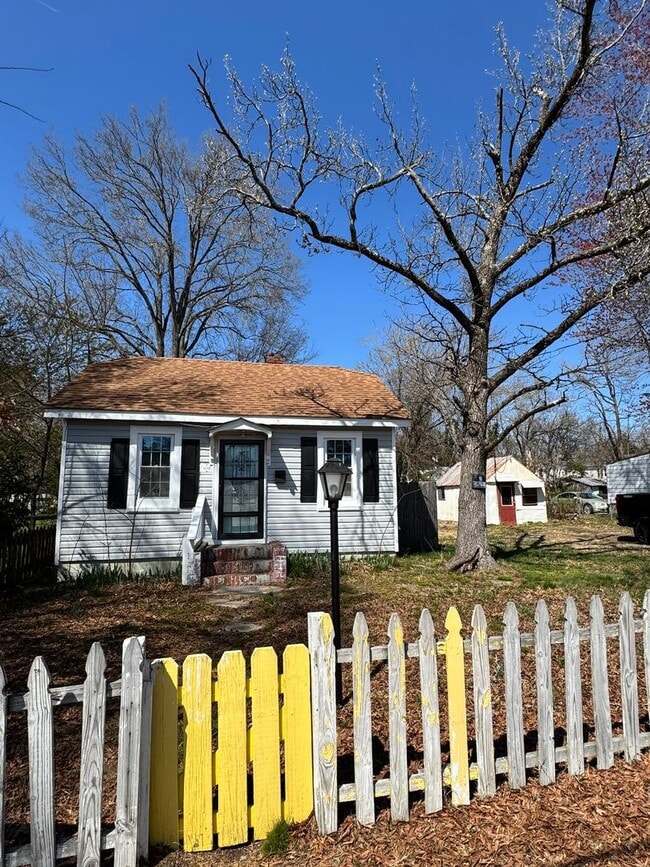 1718 National St