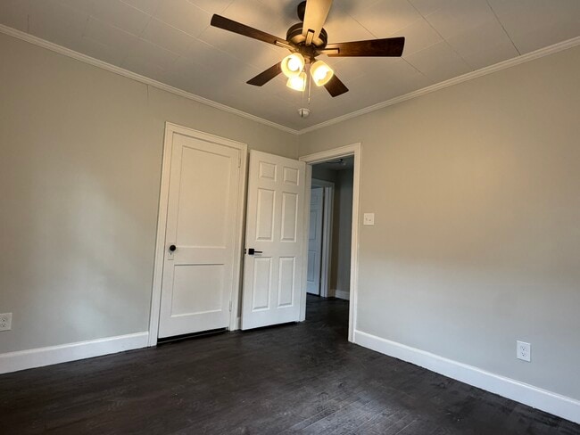 Photo - 2440 Woodbine Ave