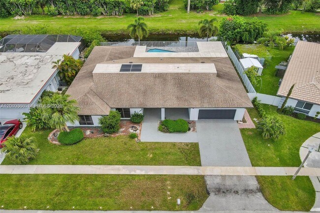 Photo - 16610 Royal Poinciana Ct