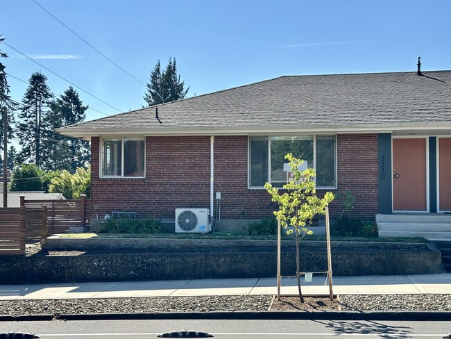 Building Photo - 3310 Columbia St Unit South