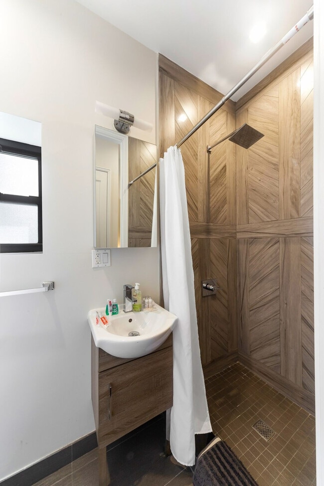 Photo - 479 E 60th St Unidad SI ID1051328P