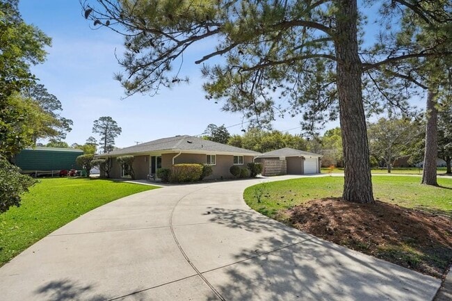 Photo - 102 N Dabney Dr