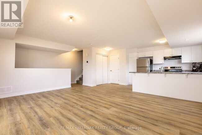 Photo - 292 Zenith Private