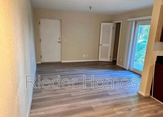 5252 Orange Ave Unidad 103