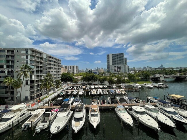 Photo - 1740 NW N River Dr Unit 612