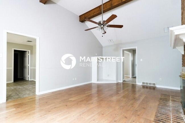Photo - 3 Bedroom Pet-Friendly Home in Memphis, TN with Main Street Renewal