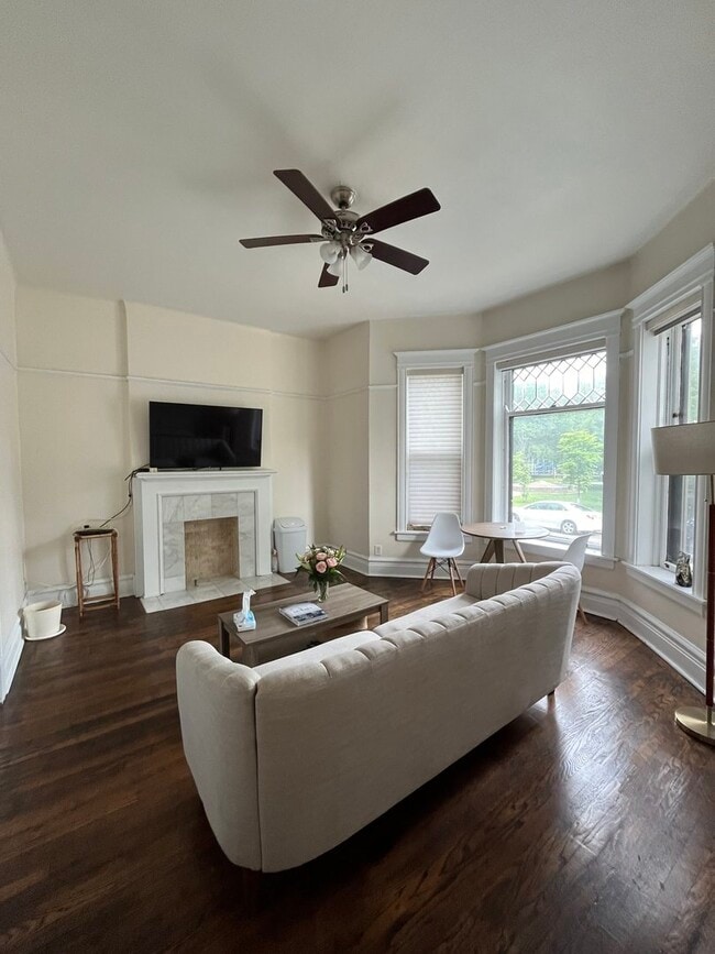 Photo - 1359 E 57th St Unit 1