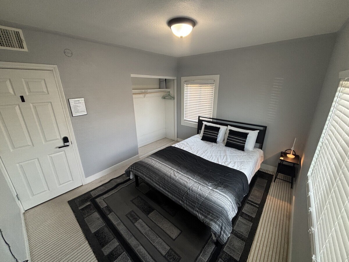 Photo - 151 Manganese St