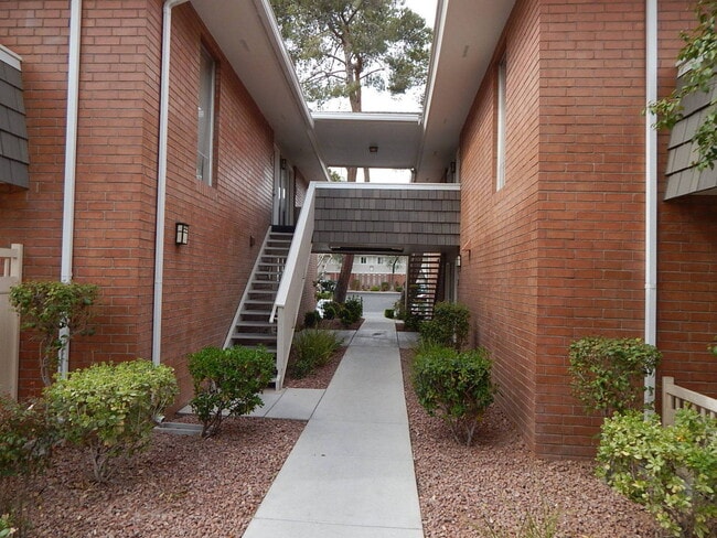 Photo - 769 Oakmont Ave