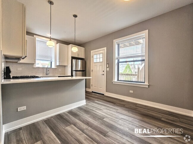 Building Photo - 3941 N Janssen Ave Unit 2 bed Rental