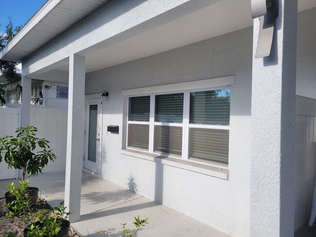 Building Photo - 114 8th Ave N Unit Apt 4