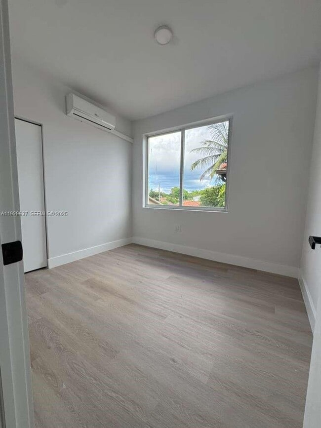 Photo - 2425 SW 6th St Unit 5A