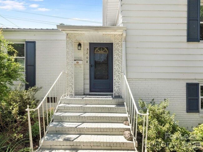 5208 Furman Pl