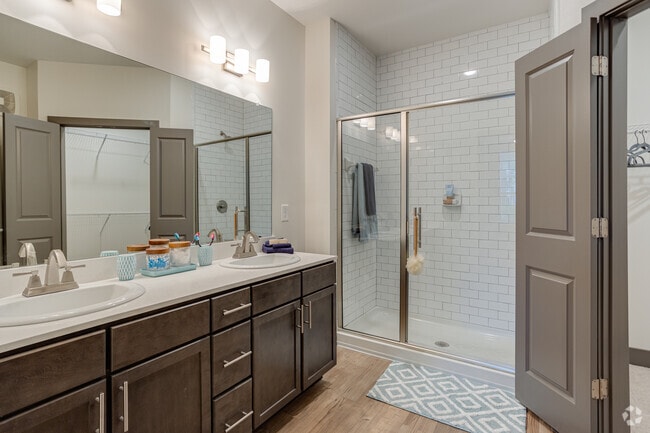 2BR, 2BA - 1,087SF