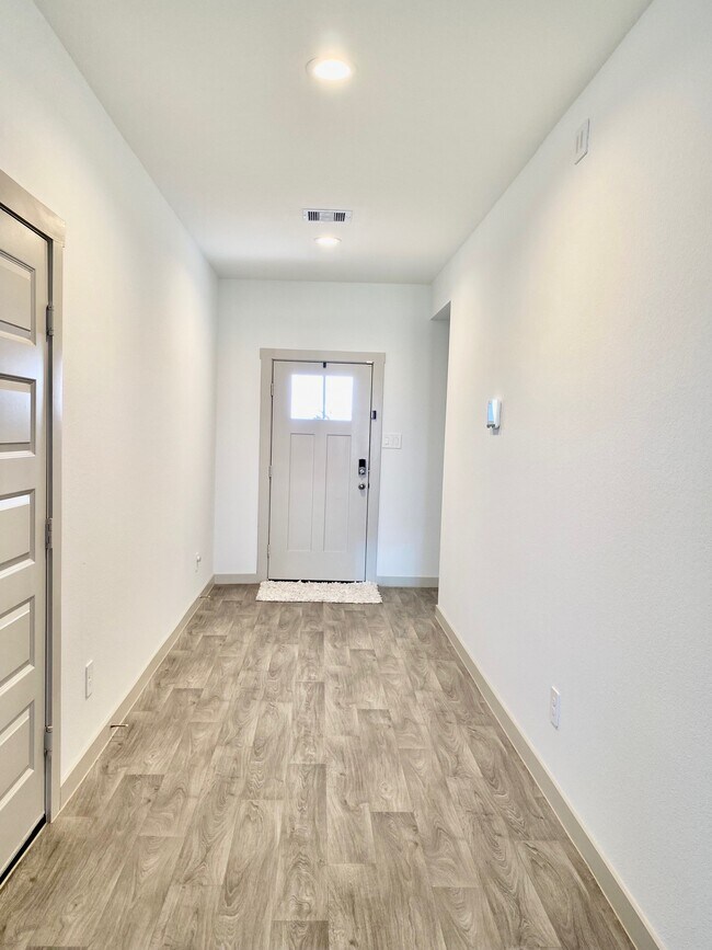 Photo - 7023 Sunbreeze Ln