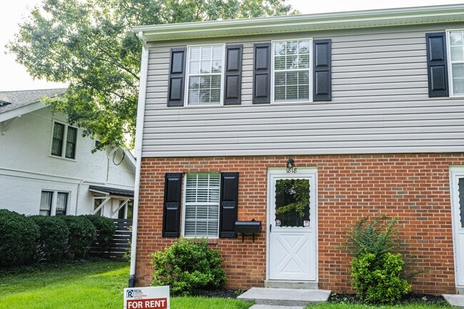 Photo - 1818 Belleville Rd SW