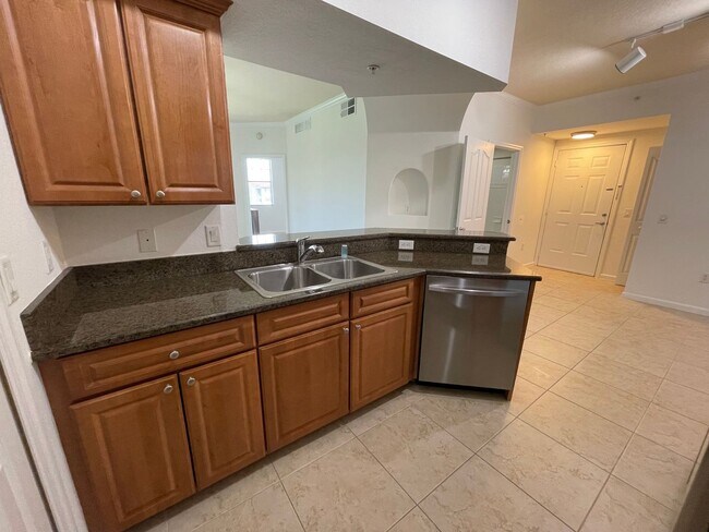 Photo - ANNUAL RENTAL - POSITANO PLACE-1 BED/1 BATH WITH LAKE VIEW AND NEW APPLIANCES! Unit 306