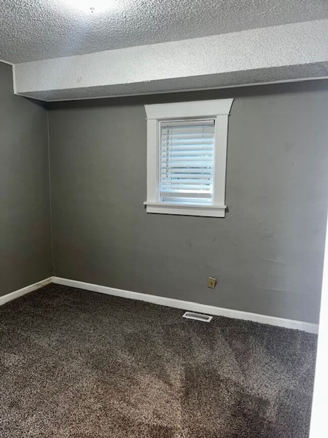 Photo - **Free October Rent** 2 Bed 1 Bath Unit Av...