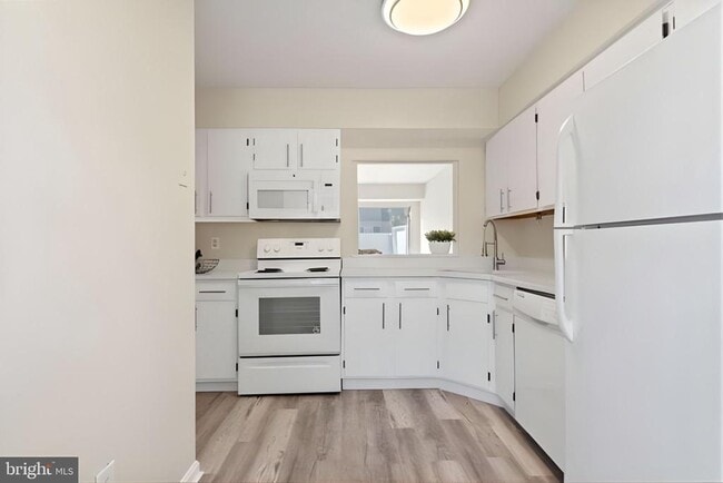 Photo - 107 St Charles Square