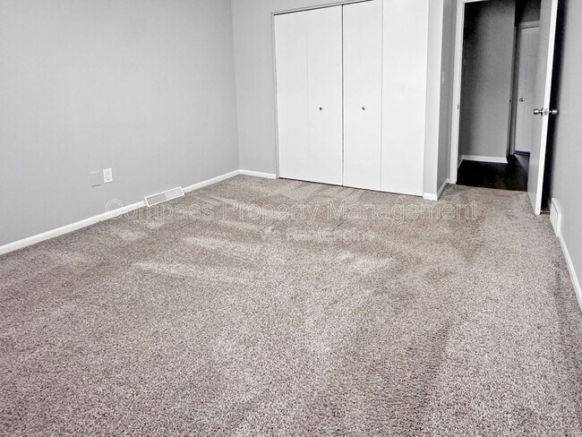 Photo - 2071 Andrew St SE