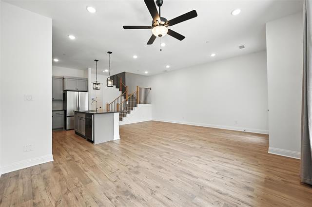 Photo - 2528 Campden Mews