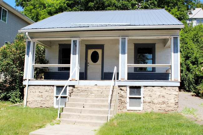 Photo - 435 NE Morton St