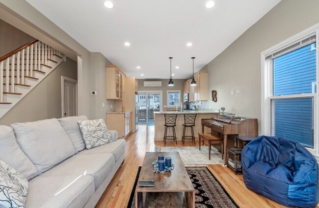 Photo - 202 Banks St Townhome