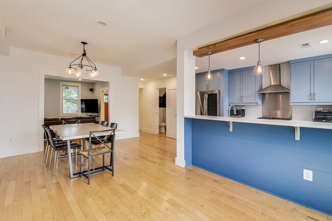 Photo - 646 Keefer Pl NW