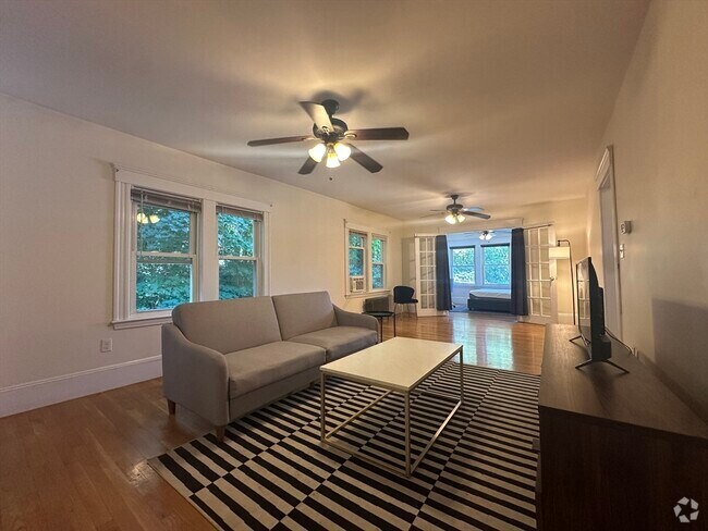 Building Photo - 33-35-35 Dickinson Rd Unit 2 Rental