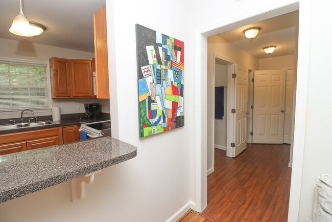 Photo - 1904 Karen Ln