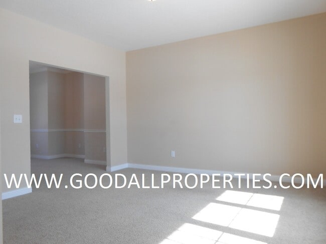 Photo - Spacious 4 Bedroom Home in Urbandale