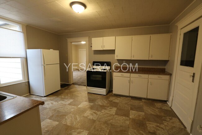 Photo - 539, 539 1/2 S Adams St, Burlington, IA 52601 Unit 539
