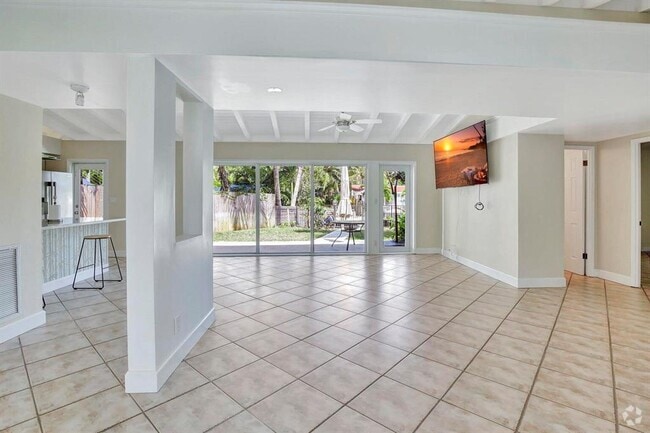 Building Photo - 1733 SW 5th Ct Rental
