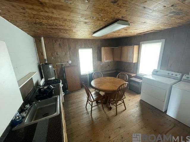 Photo - 6865 Island Rd