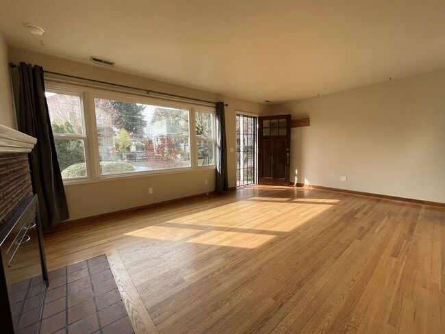 Photo - Charming Sellwood Bungalow with Nice Shed, Washer/Dryer, Fenced Yard