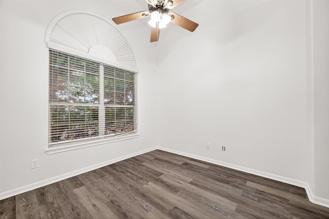 Building Photo - 13006 Rose Landing Dr