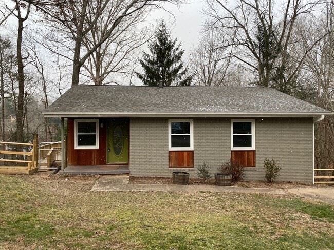 Conveniently located 4 bedroom, 2 bathroom... - Conveniently located 4 bedroom, 2 bathroom... Casa