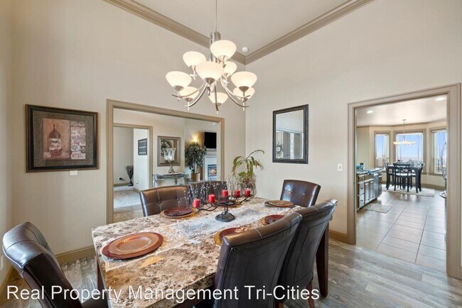 Photo - 4 br, 3 bath House - 440 Sundance Dr