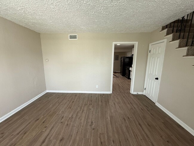 Photo - 20531 Moenart St
