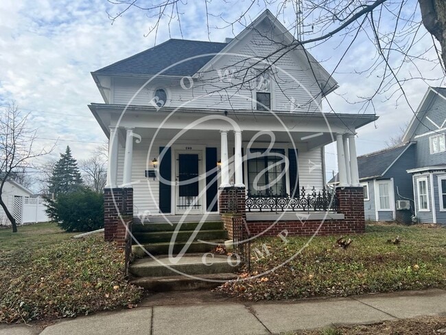 Building Photo - "Charming 3-Bedroom with 2 Full Baths in t...