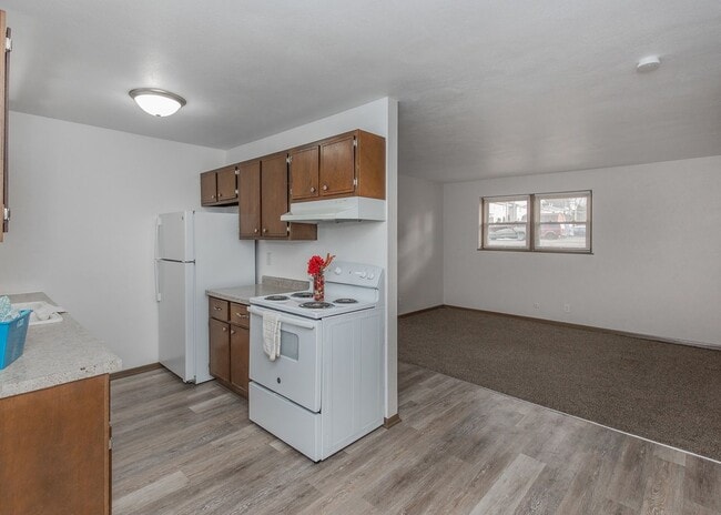 Jebens Court Apartments - Jebens Court Apartments