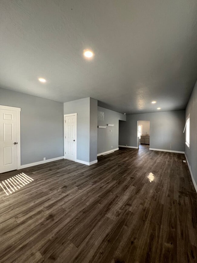 Photo - Charming 3 Bedroom 2 Bathroom House!!