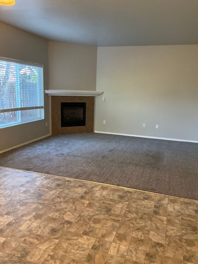 Photo - Spacious 4 Bedroom home in NE Bend w/newer carpet and paint!