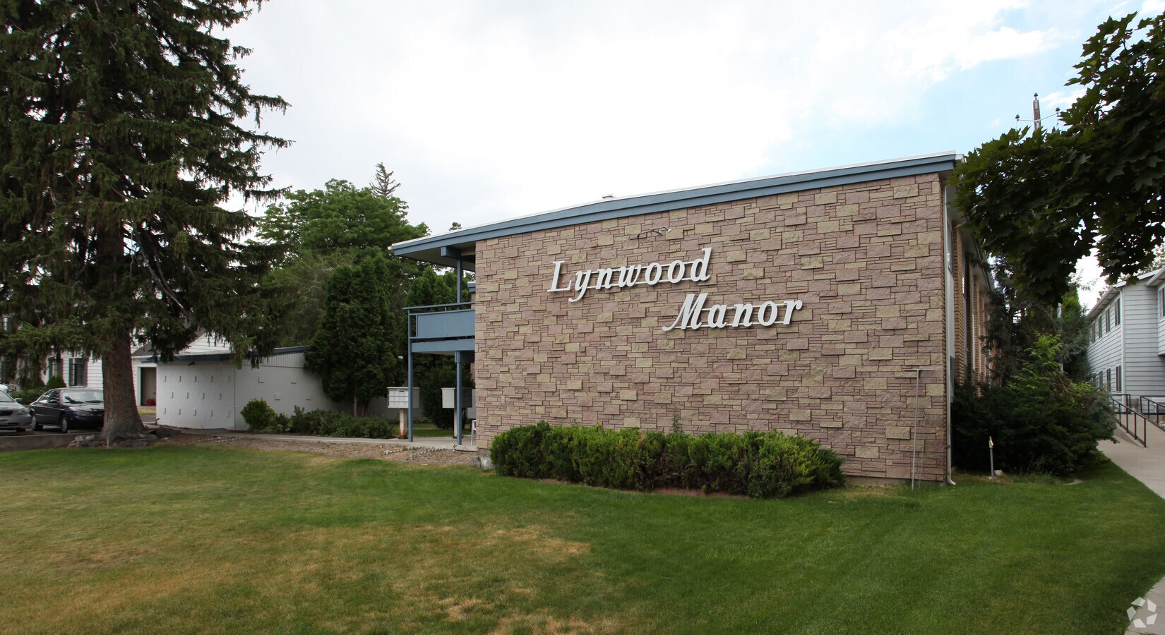 Lynwood Manor Apartments - Lynwood Manor Apartments