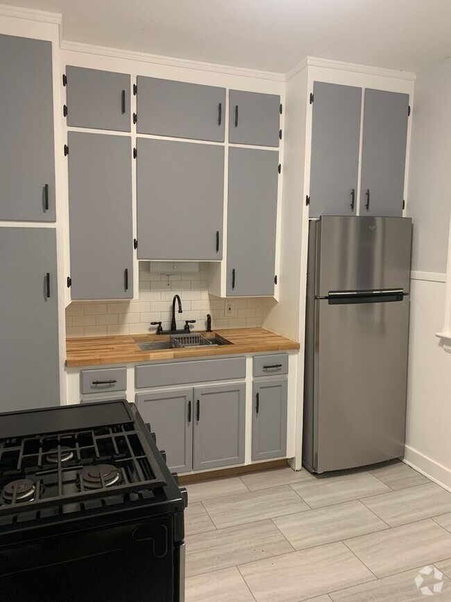 Building Photo - 126 Oxford Ave Unit 2 Rental